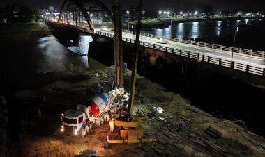 De día y de noche, avanza a paso firme la construcción del nuevo Puente Santa Fe-Santo Tomé