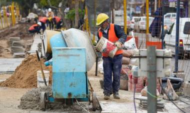 Acuerdo Capital: la pavimentación de calle Larrea y avenida Peñaloza entra en la etapa final