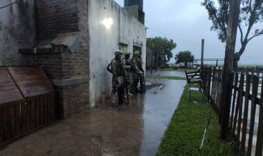 Secuestran un arsenal en Frontera y detienen a tres personas   