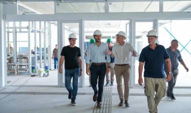 La nueva Escuela Echeverría supera el 90 ?avance: “Cada obra que prometemos, la empezamos y terminamos”, afirmó Pullaro