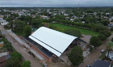 La Provincia impulsa en Coronda el acondicionamiento hídrico de la defensa oeste y avanza con el nuevo gimnasio del CEF