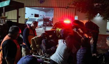 Villa Minetti: rescatan a un paciente aislado por anegamientos y refuerzan la asistencia sanitaria en toda la localidad