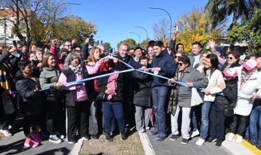 Pullaro inauguró la transformación de avenida Rouillón, obra clave para la conectividad del oeste rosarino: “La ciudad está renaciendo”, sostuvo el gobernador.