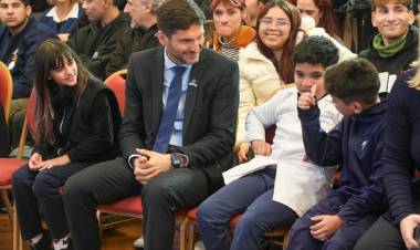 Pullaro reforma la Justicia administrativa para agilizar procesos y ampliar el acceso ciudadano