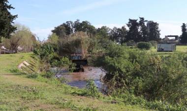 Fenómeno de El Niño: comenzaron los trabajos de limpieza y desmalezamiento en el canal de desagüe pluvial del Túnel Subfluvial