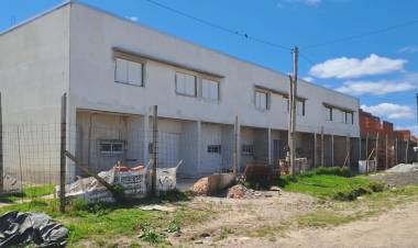 VIVIENDAS SOCIALES CONSTRUIDAS POR LA PROVINCIA: LA OBRA ESTÁ CERCA DE LA MITAD, DIJO RODRIGO BORLA.