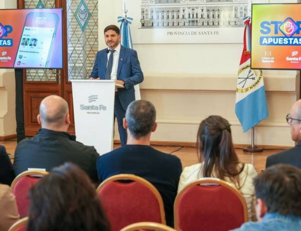 Pullaro presentó una app para que los padres puedan controlar los sitios digitales a los que acceden los menores