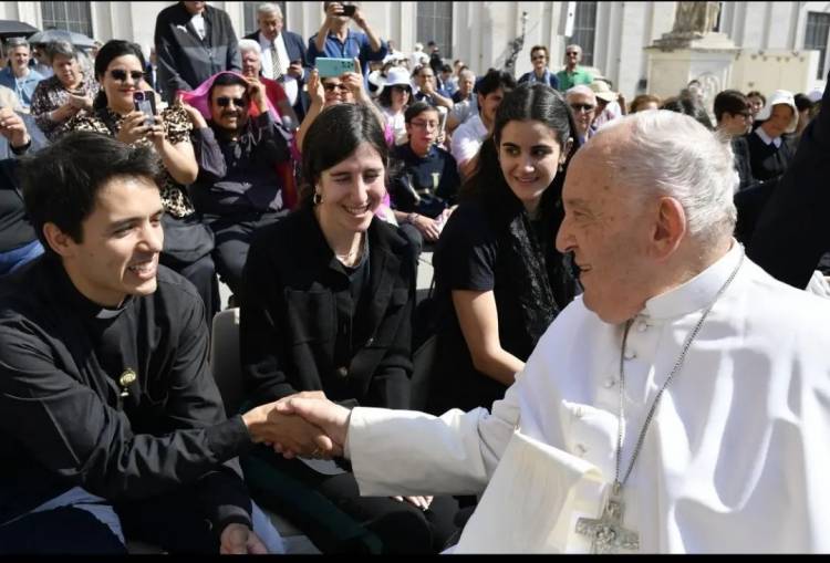 Federico Correa/ Vicario del Santuario San Francisco Javier saludó al Papa Francisco y entrego cartas de los fieles