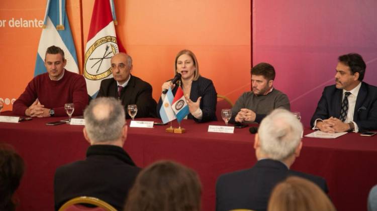  Provincia diseña estrategias de cooperación internacional para promover inversiones