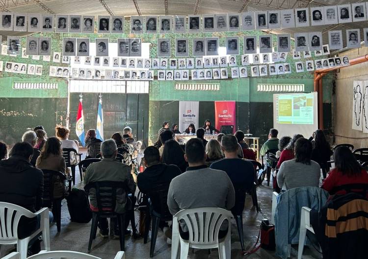   El Archivo Provincial de la Memoria llevó adelante una jornada abierta sobre materiales policiales