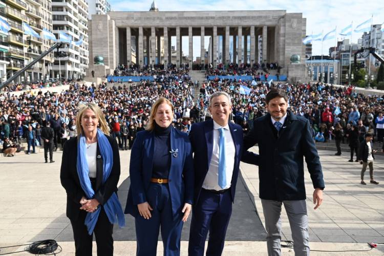 En Rosario, más de 3 mil alumnos de todo el país prometieron Lealtad a la Bandera