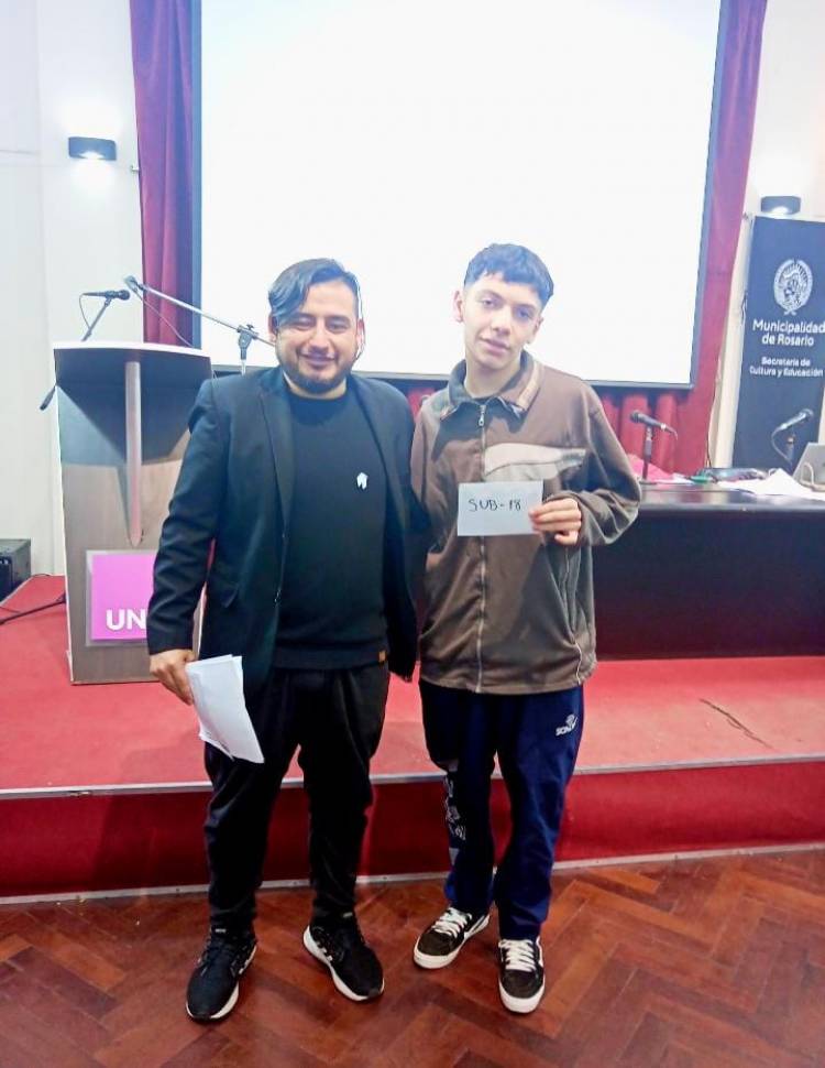 El Videlense Luca Bona fué el mejor jugador ( Campeón ) de la categoría sub 18 en el Torneo de Ajedrez de la Bandera en Rosario.