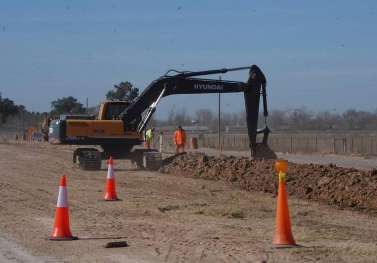Con fondos provinciales comenzaron las obras de pavimentación en los desvíos del circunvalar de la Ruta 70