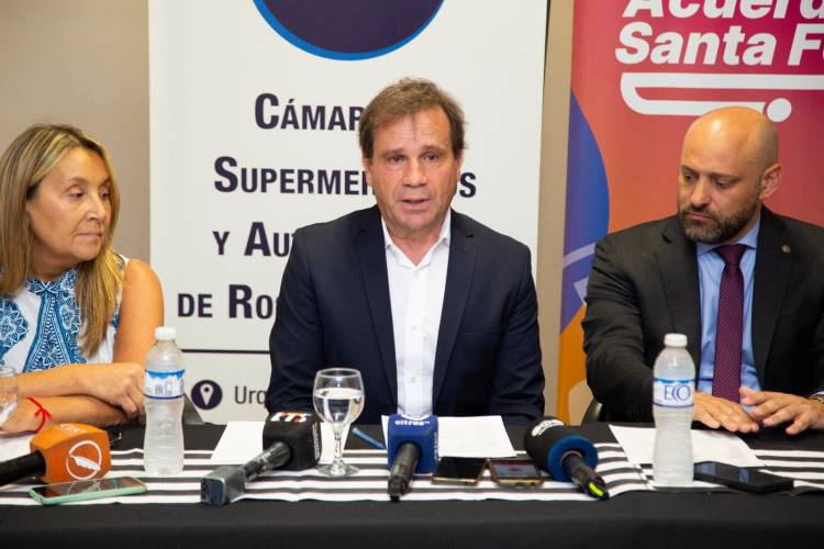 Acuerdo Santa Fe: presentaron la canasta y el árbol navideño