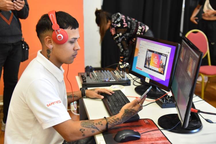 Programa Nueva Oportunidad: Más de 100 jóvenes exploraron nuevas tecnologías digitales en Rosario