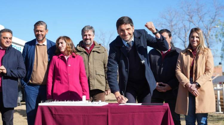 Pullaro puso en marcha la construcción de la primera Estación Policial en la ciudad de Santa Fe