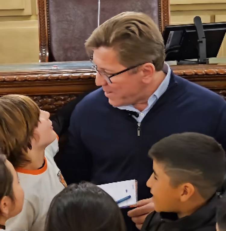 Rodrigo Borla//Los chicos de 4° turno mañana de la Escuela N°6149 Manuel Linez de la ciudad de San Justo pasaron por la legislatura.