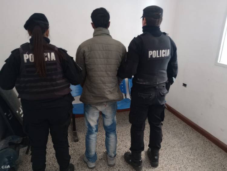 San Justo//APREHENSION DE UN MASCULINO POR TENENCIA DE ELEMENTOS SUTRAIDOS.