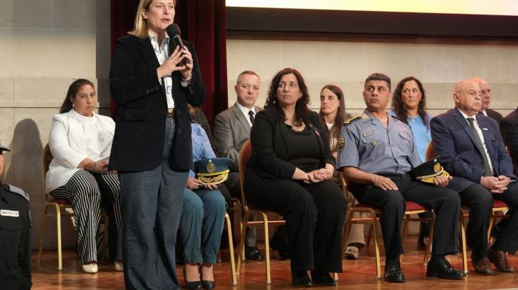 Scaglia encabezó la entrega certificados a 220 policías graduados en las Tecnicaturas de Análisis del Delito e Investigación Criminal