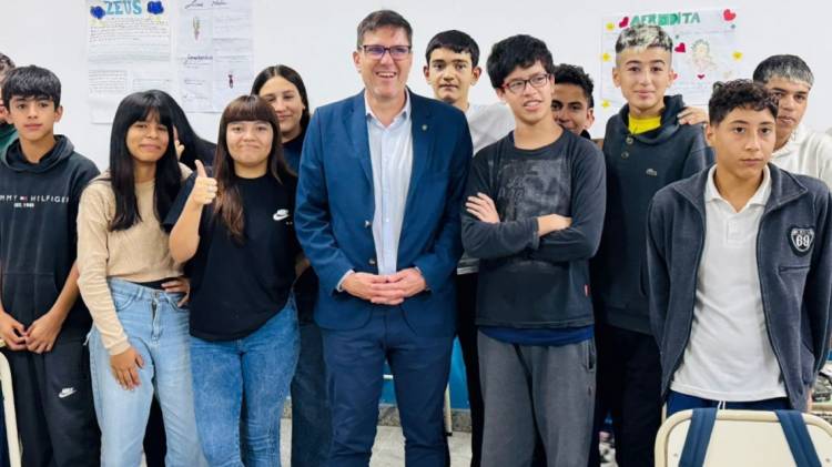 Programa Quedate: más de 2 mil estudiantes de nivel secundario participan de las tutorías presenciales