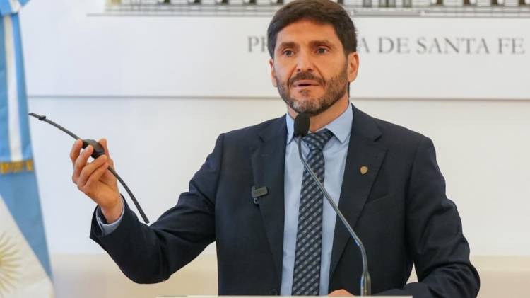 Pullaro presentó las tobilleras duales para prevenir hechos de violencia de género: “Al agresor lo vamos a controlar permanentemente”