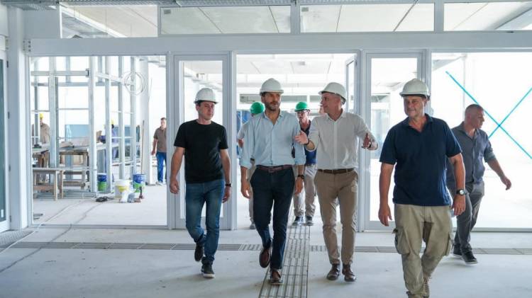 La nueva Escuela Echeverría supera el 90 ?avance: “Cada obra que prometemos, la empezamos y terminamos”, afirmó Pullaro