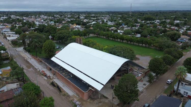 La Provincia impulsa en Coronda el acondicionamiento hídrico de la defensa oeste y avanza con el nuevo gimnasio del CEF