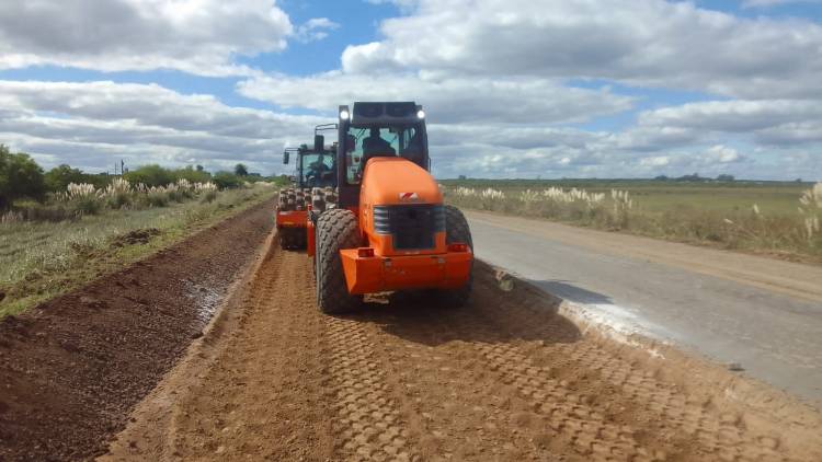 El gobierno de Pullaro recupera rutas: Provincia repavimenta la Ruta 6, en el tramo entre Gessler y Ruta 10