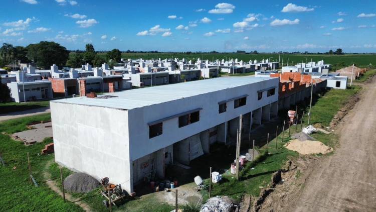Pullaro avanza en San Justo con viviendas que Milei no activó y que venían paralizadas desde la gestión de Alberto Fernández y Perotti