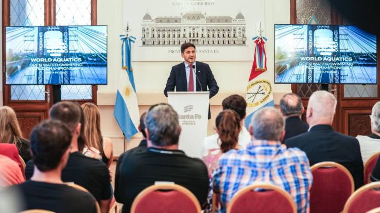 Otro hito deportivo: Pullaro lanzó el Mundial Juvenil de Aguas Abiertas 2026 que se disputará en la ciudad de Santa Fe