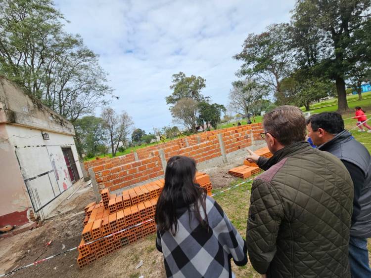 BORLA RECORRIÓ LAS OBRAS EN CONSTRUCCIÓN DE MAS AULAS EN LOCALIDADES DEL NORTE Y EL ESTE DEL DEPARTAMENTO SAN JUSTO.
