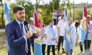  Pullaro entregó viviendas y escrituras en la localidad de Progreso