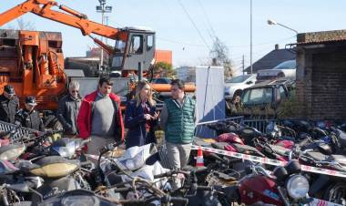 Comenzó una nueva etapa del plan de compactación de vehículos abandonados en depósitos policiales de Santa Fe