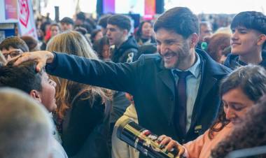 Pullaro destacó “la iniciativa e innovación de alumnos y docentes” en la Feria de Comunidades de Aprendizajes