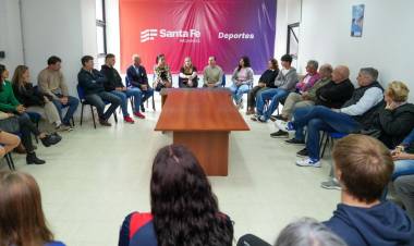 Provincia entregó aportes económicos a deportistas que competirán en los Juegos Suramericanos de la Juventud 2026