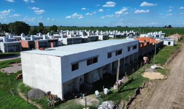 Pullaro avanza en San Justo con viviendas que Milei no activó y que venían paralizadas desde la gestión de Alberto Fernández y Perotti