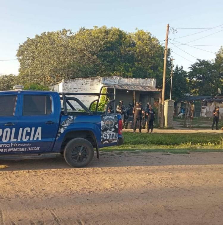 ALLANAMIENTOS EN BARRIO REYES 