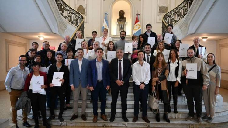  Protege tu Casa: familias de Santa Fe recibieron las escrituras de sus viviendas