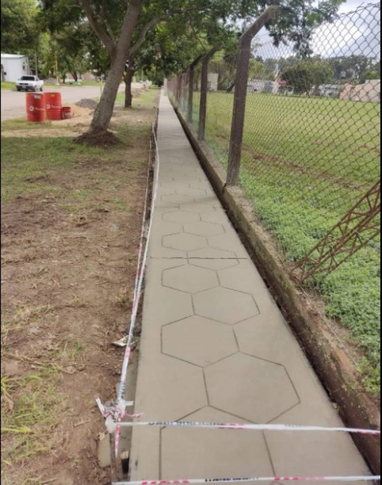 La Comuna de Videla Realiza Veredas en el Contorno de las Escuelas Primaria y Secundaria 