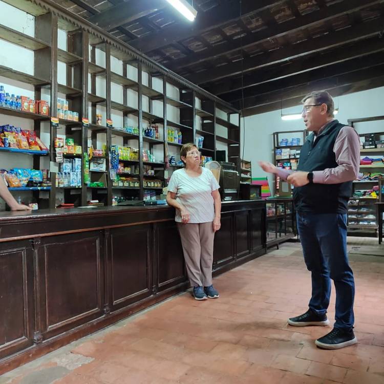 Rodrigo Borla//Visitamos NARE | pasamos por el negocio de Doña Juana Macedo de Ardisana, quien estaba cumpliendo 76 años!