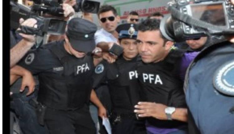"Detienen a jefe policial en Santa Fe por presunto favorecimiento a capo narco a cambio de Dinero"