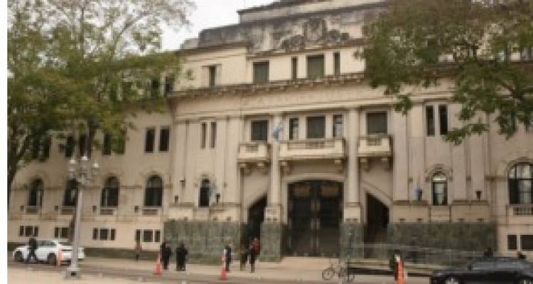Solicitarán cinco años de prisión para un jefe policial acusado de cometer delitos contra la integridad sexual de una subalterna en una comisaría del departamento San Justo.