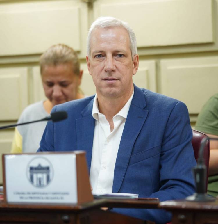 Dionisio Scarpin: “Para el desarrollo de Santa Fe, es esencial contar con un buen servicio de agua y energía”