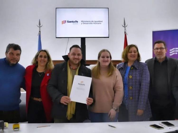 Rodrigo Borla//Acompañé a autoridades comunales y representantes de localidades del Departamento San Justo a la firma de convenios que tuvo lugar en el Ministerio de Desarrollo Social de Santa Fe 