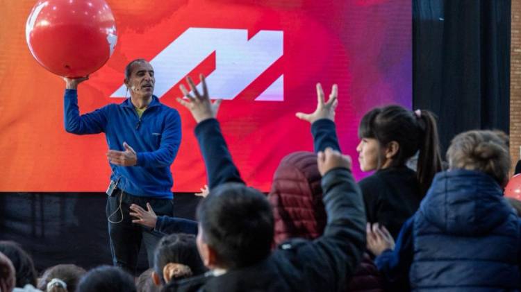 Más de 300 mil estudiantes de 2.500 escuelas participan de la primera instancia de Santa Fe en Movimiento