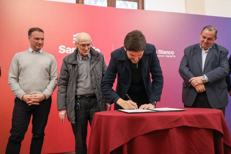 Pullaro firmó un convenio con Los Sin Techo para construir 600 unidades habitacionales en Santa Fe