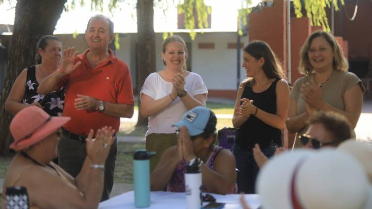 Actitud Verano: personas mayores disfrutan de la Colonia de Vacaciones en Recreo