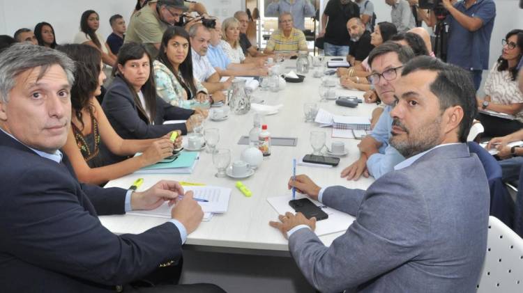 Paritaria: Provincia realizó su oferta trimestral a los gremios docentes   