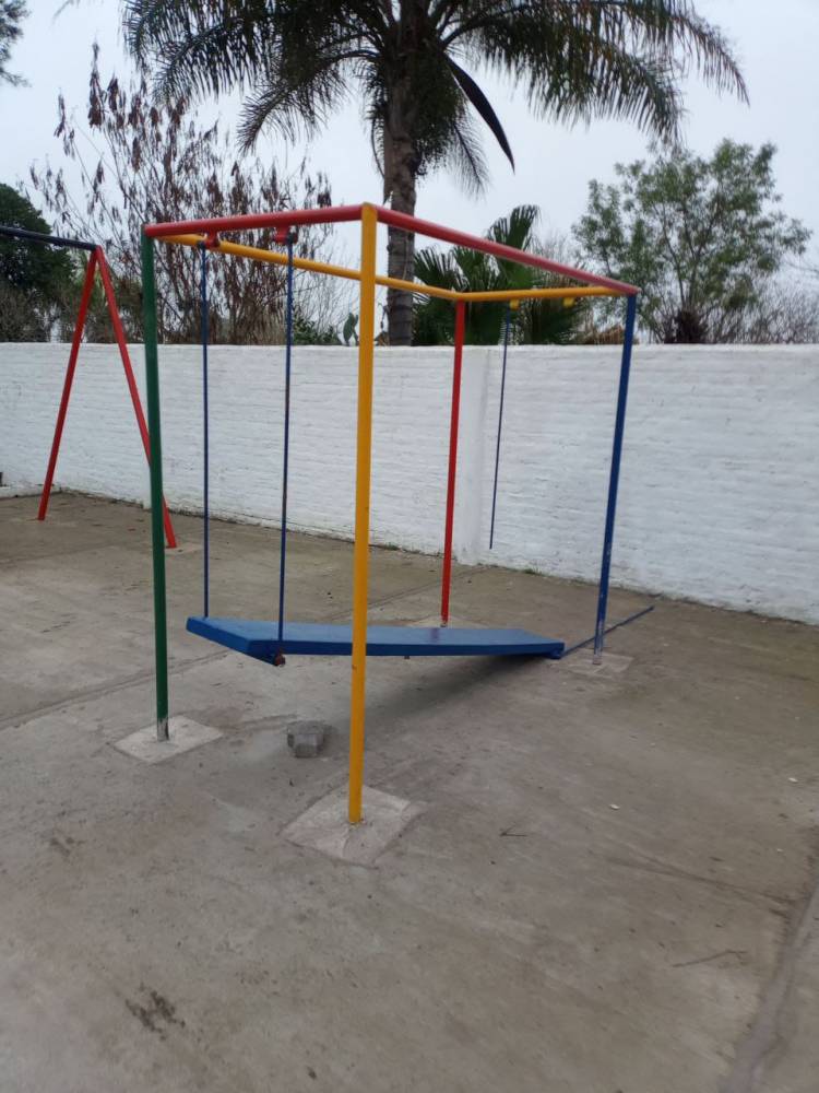 MENORES OCASIONAN DAÑO EN UNA PLAZA EN PEDRO GOMEZ CELLO. -