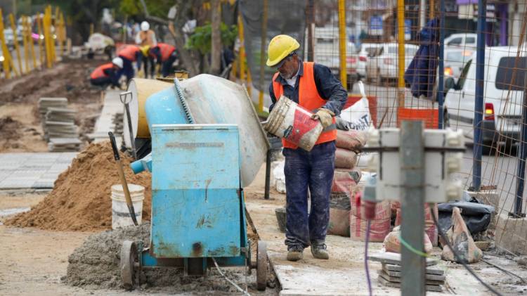 Acuerdo Capital: la pavimentación de calle Larrea y avenida Peñaloza entra en la etapa final